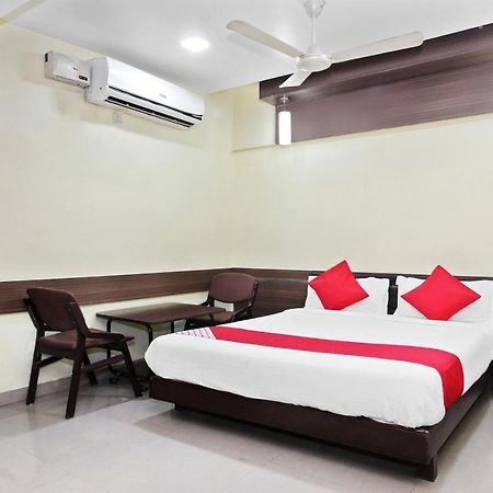 Bijāpur Oyo 30537 Hotel Megharaj מראה חיצוני תמונה