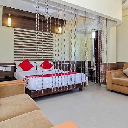 Bijāpur Oyo 30537 Hotel Megharaj מראה חיצוני תמונה