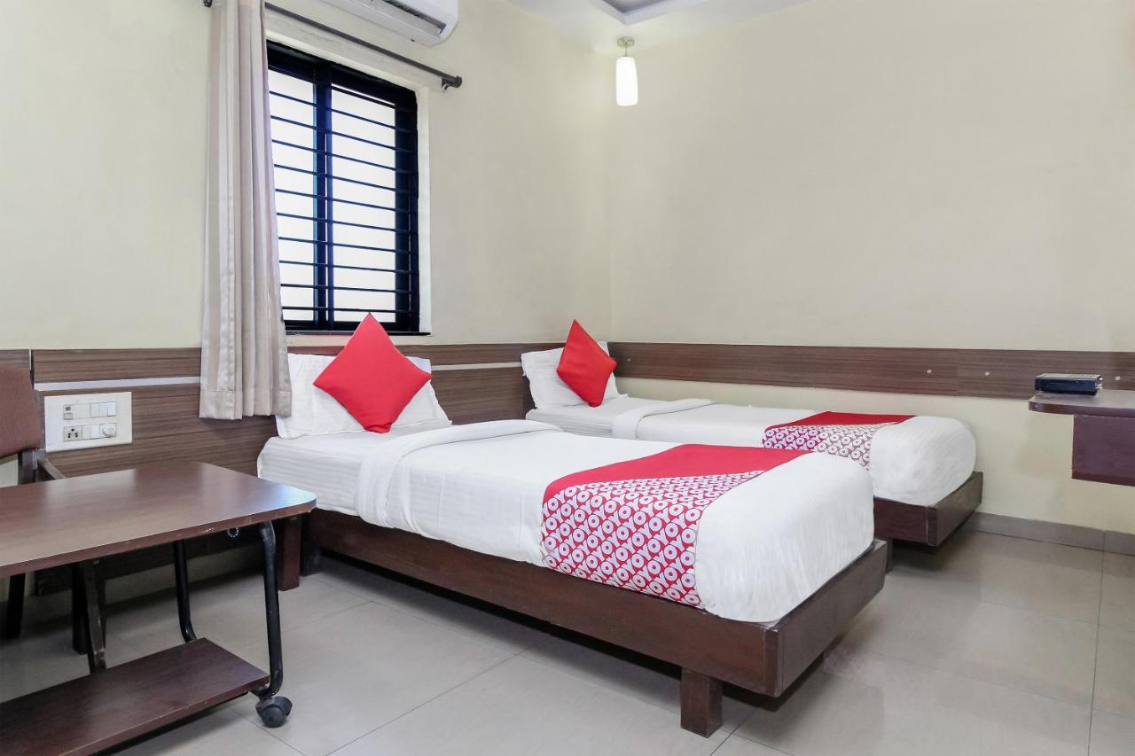Bijāpur Oyo 30537 Hotel Megharaj מראה חיצוני תמונה