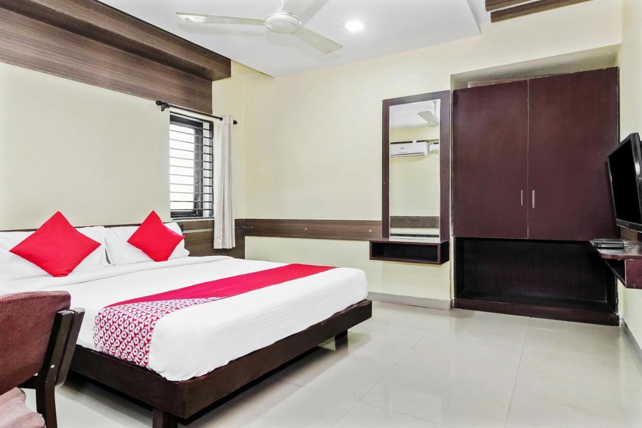 Bijāpur Oyo 30537 Hotel Megharaj מראה חיצוני תמונה